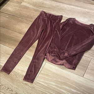 32 Degrees Women's Velour Set in Rich Burgundy (HU)
